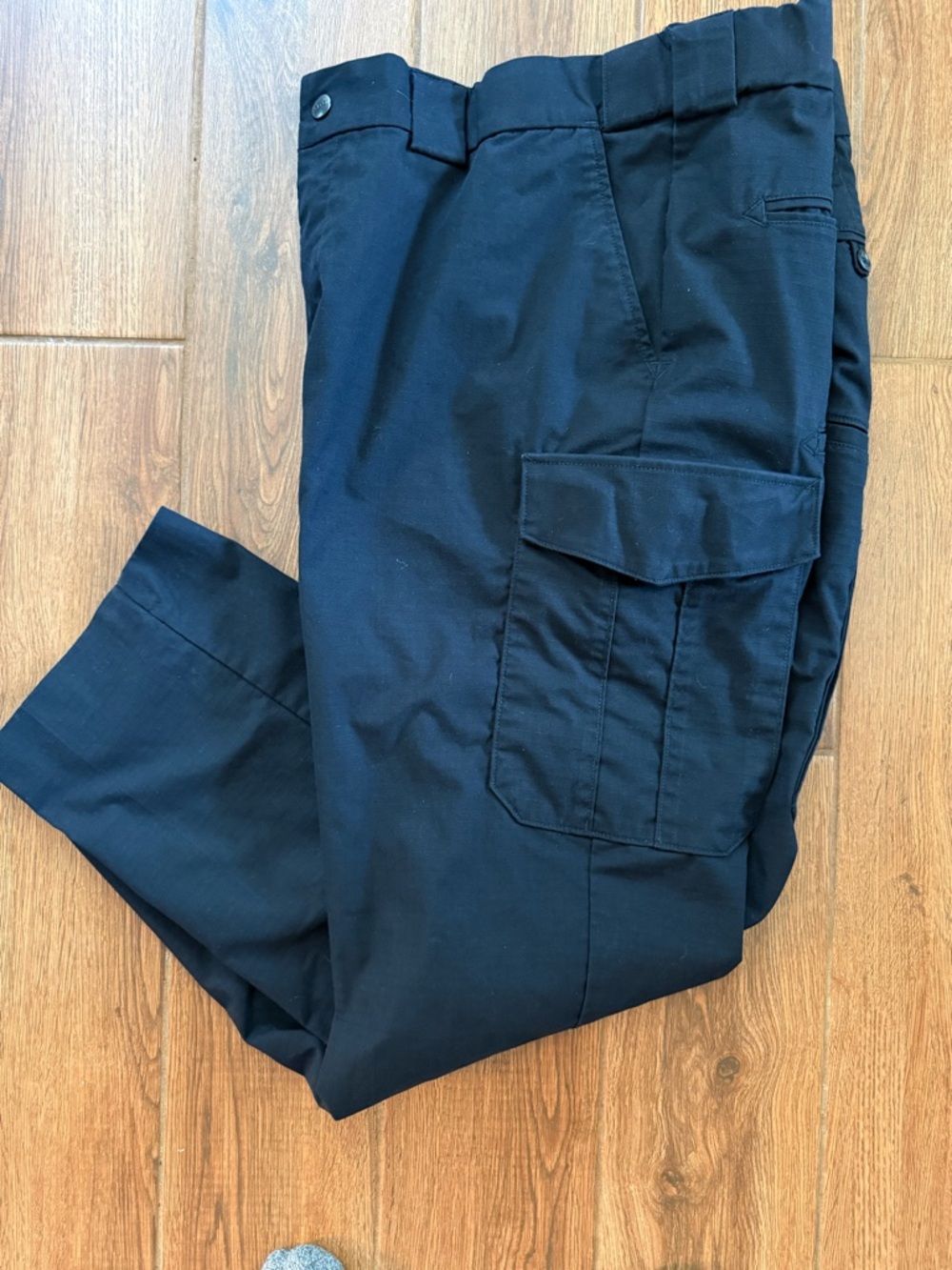 5.11 Tactical Black Cargo Pants with Utility Pockets / men’s 40x32